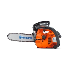 <h3><strong>35,2 cm&sup3;</strong></h3>

<p>Sylindervolum</p>

<h3><strong>19 m/s</strong></h3>

<p>Kjedehastighet ved maks effekt</p>

<h3><strong>3,4 kg</strong></h3>

<p>Vekt (uten skj&aelig;reutstyr)</p>

